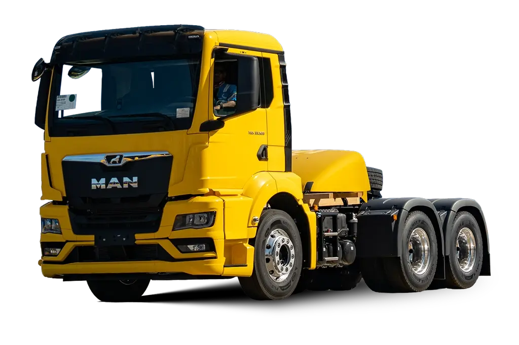 Imponente camión tracto MAN amarillo, ideal para transporte de mercancías pesadas.